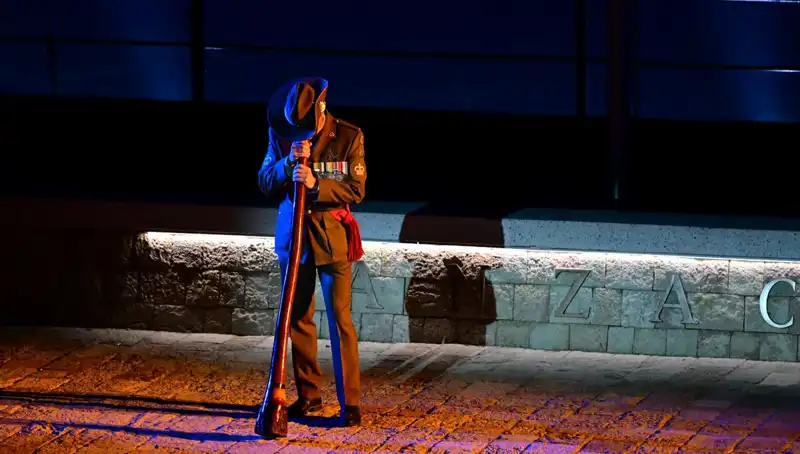 Anzak Koyu'nda Duygusal Anlar: Geleneğe Dönüş Şafak Ayini