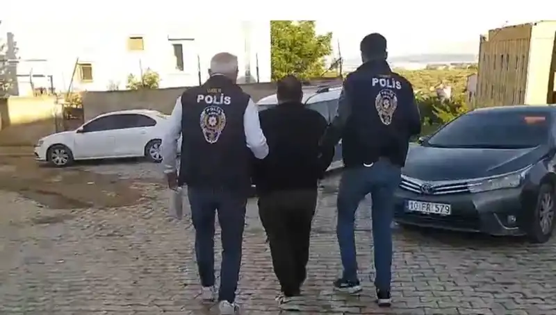 Balıkesir'de Dolandırıcılık Şebekesi Çökertildi: 4 Kişi Tutuklandı