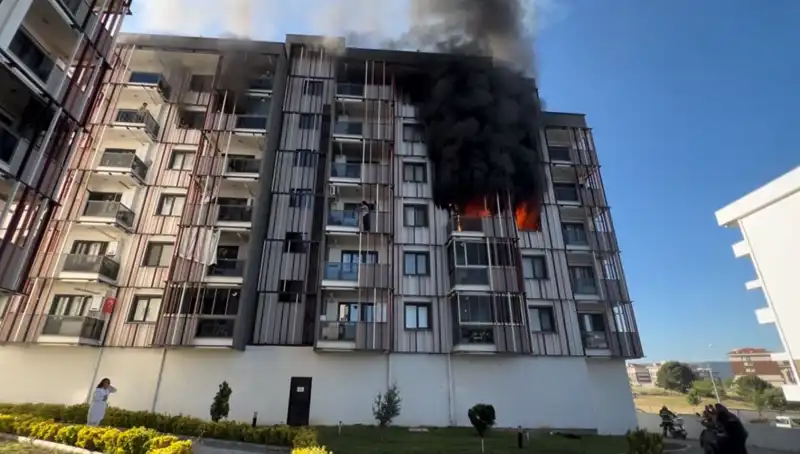 Çanakkale’de Korkutan Yangın: Geceyi Alevler İçinde Geçirenler