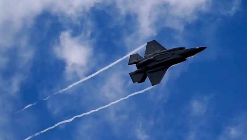 Atina'da Türkiye'nin F-35 Endişesi: ABD'nin Karışık Sinyalleri Ne Anlama Geliyor?