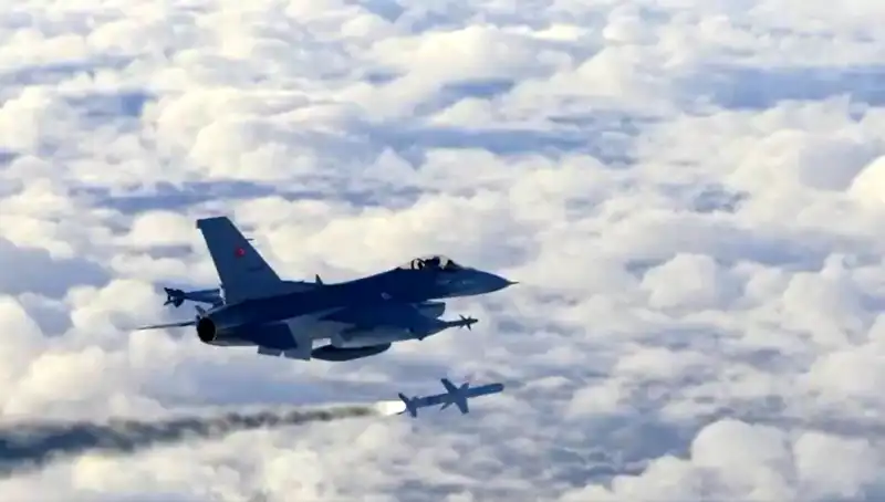 Türk F-16 EDPOD Sistemi Kritik Testleri Başarıyla Tamamladı