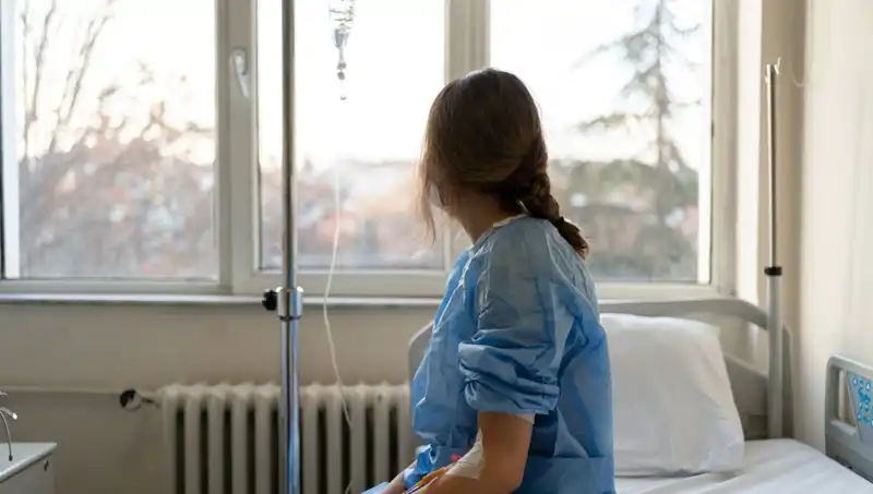 27 Yaşındaki Kadının Meme Kanseri Şoku: Doktorlar "Ciddi Değil" Demişti