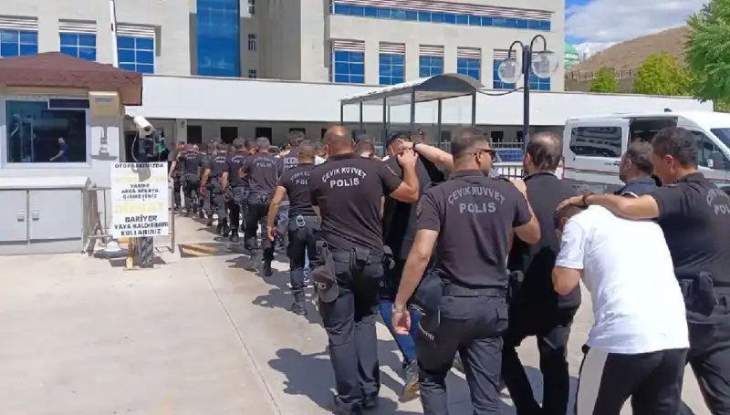 Ankara'da Tehditlerle Haraç Kesen Çeteye Şok Baskın: Avukatlar da Yakalandı!