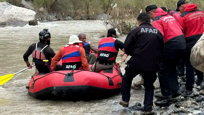 Zap Suyu Kenarında Mahsur Kalan 4 Kişi Kurtarıldı: Olay Anı ve Detaylar