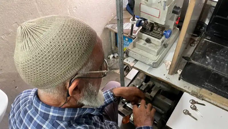 28 Yılda 4 Metrekarelik Dükkanı Efsanevi Bir Mekeze Dönüştürdü