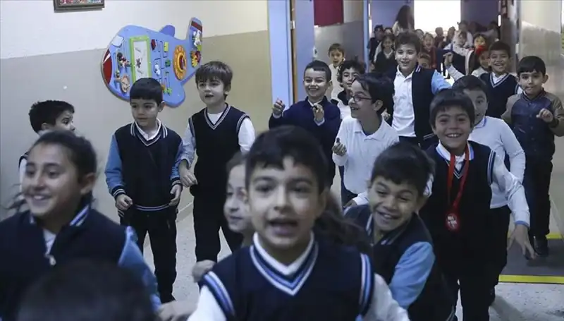 2025 Okul Takvimi: Okullar Ne Zaman Açılıyor, Tatil Dönemleri Neler?