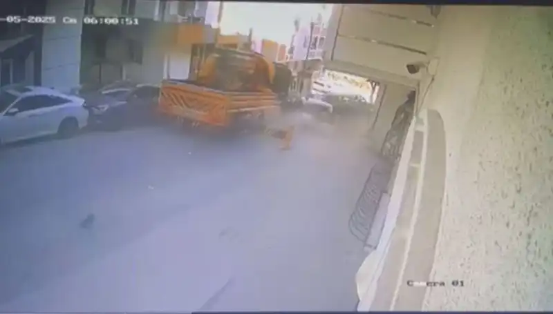 Kontrolden Çıkan Vinç, 23 Aracın Tamamına Çarparak Durdu!