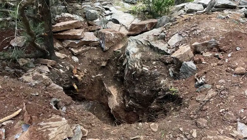 Eski Vali ve Emekli Albay Define Ararken Yakalandı: Olayın Perde Arkası