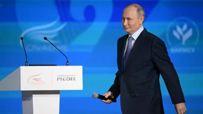 Putin'den Yeni Tartışmalı Adım: Yabancı Ajan Yasası Yürürlüğe Girdi