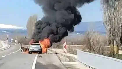 Kütahya'da Seyir Halindeki Otomobil Korkunç Bir Yangınla Alev Alev Yandı!