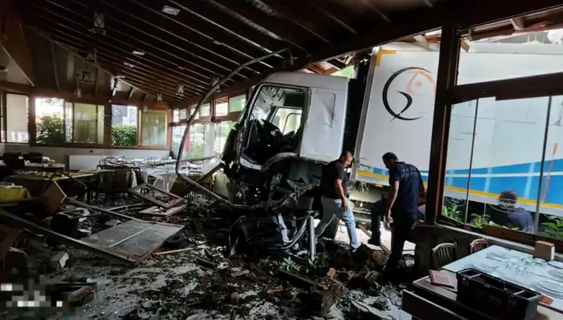 Freni Boşalan Kamyon, Restorana Giriş Yaptı: Yaşananlar Korkutucu