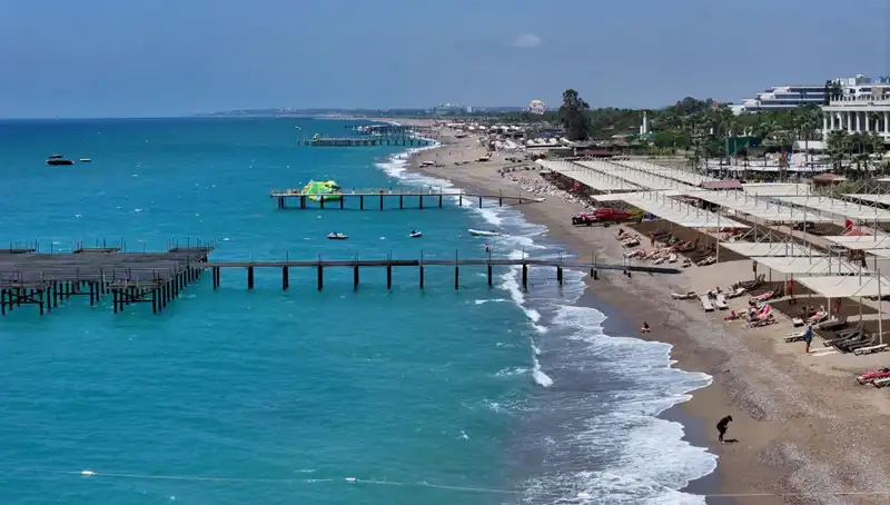 Antalya Sahillerinde Güneşli Hava: Tatilciler İçin İnanılmaz Bir İmkan