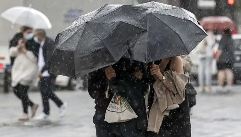 Kış Soğuğu İstanbul'u Vuruyor: Sağanak Yağışlar Haftalarca Devam Edecek!
