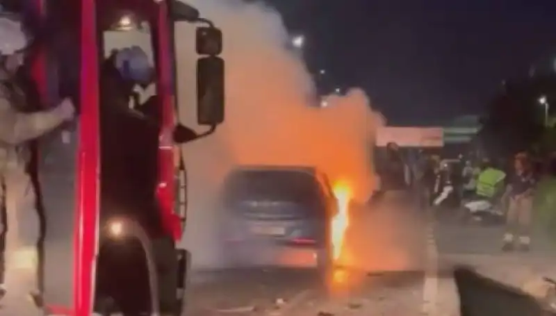 Otoyolda Çarpışma: Bariyerlere Çarpan Araç Alev Alev Yandı