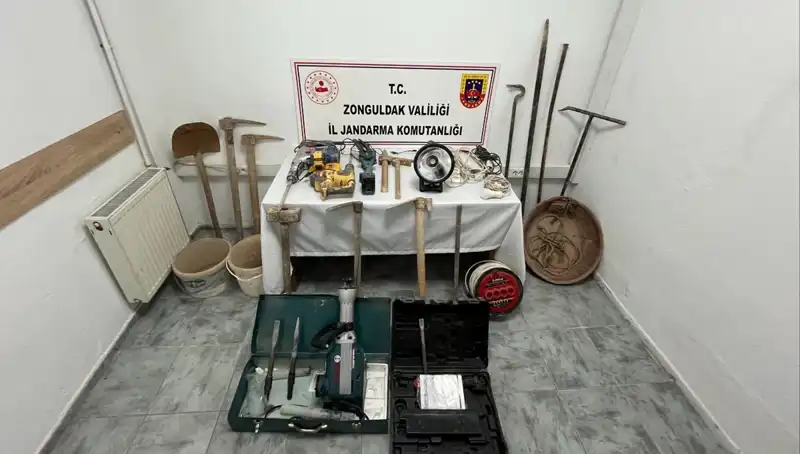 Çaycuma'da Kaçak Kazı Skandalı: 5 Kişi Suçüstü Yakalandı