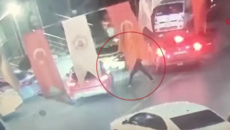 Genç Otomobilde Kurşun Yağmuruna Tutuldu: Saldırının Sebebi Ne?