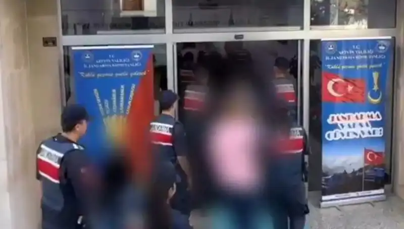 Türkiye Genelinde FETÖ Operasyonu: 30 İlde 65 Gözaltı ve Tutuklama
