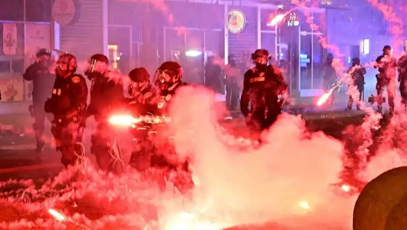 Los Angeles'ta Patlak Veren İsyan, Tüm ABD'yi Sarsıyor: Nedenleri ve Sonuçları