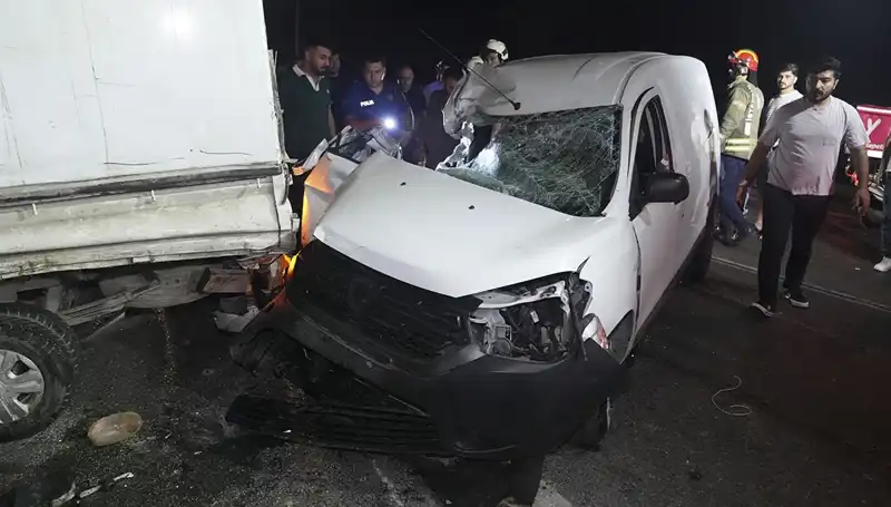 İstanbul’da Feci Kaza: Araç Kontrolü Kaybedildi, 3 Kişi Yaralandı