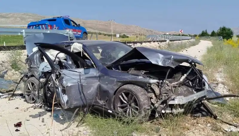 Sivas'ta Can Pazarı: İki Ayrı Trafik Kazasında 9 Kişi Yaralandı