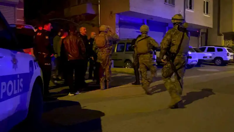 Balkondan Tüfekle Ateş Açan Şahsın Korkunç Olayı Ve Sonrası