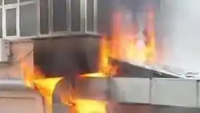 İstanbul'da Kafede Çıkan Yangın Korkuttu, Müdahale Devam Ediyor