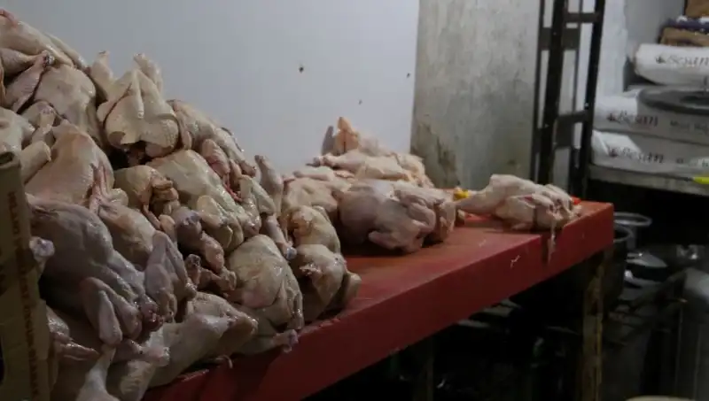 Döner İmalathanesinde Şok Eden Görüntüler: Hijyen Trendi Sarsılıyor!