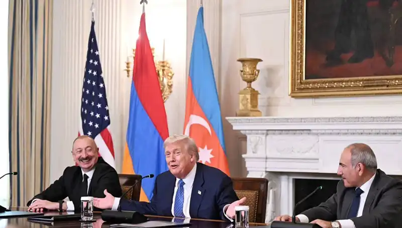 Aliyev, Ermenistan’a Anayasa Yazma Çağrısında Bulundu: Zaman Kaybına Son Verilmeli
