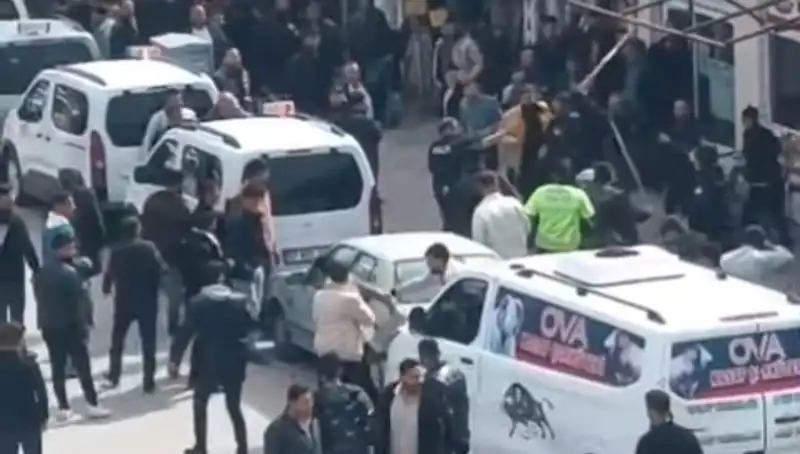 Erciş'te Taşlı Sopalı Kavga: 7 Gözaltı, Olayın Arka Planı Ne?