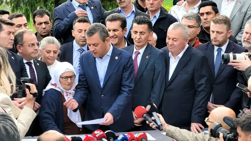 CHP'den Ekrem İmamoğlu İçin Geniş Kapsamlı İmza Kampanyası Başlatıldı