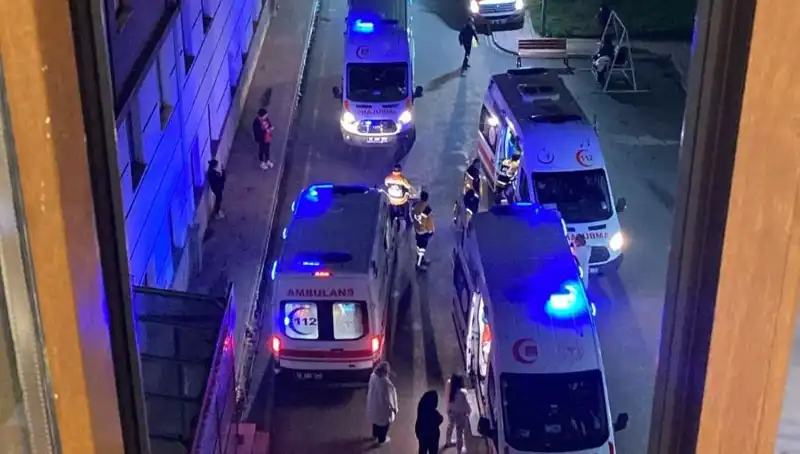 Akşam Yemeği Sonrası Zehirlenme: 53 Öğrenci Hastanelik Oldu!