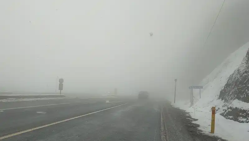 Bolu Dağı'nda Ulaşımı Zora Sokan Kar ve Sis Alarmı