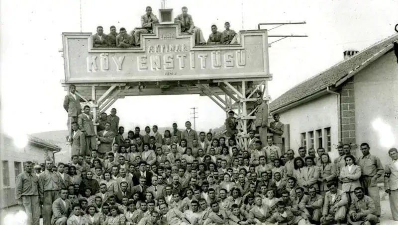 17 Nisan’da Ne Oluyor? Köy Enstitüleri’nin Kuruluş Yıldönümü Kutlamaları!