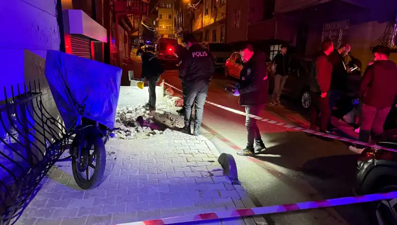 Küçükçekmece'de Plakasız Motosikletle Yapılan Saldırı Şok Etkisi Yarattı