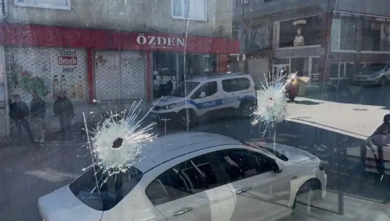 Bursa'da Kıraathane Kurşunlaması: Olayın Ardındaki Gizem Ne?