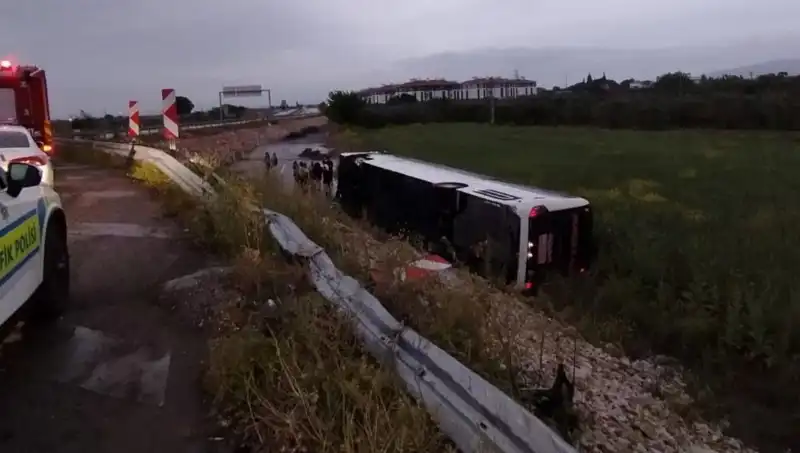 Manisa'da Yolcu Otobüsü Kazası: Yaralıların Durumu ve Kazanın Nedeni