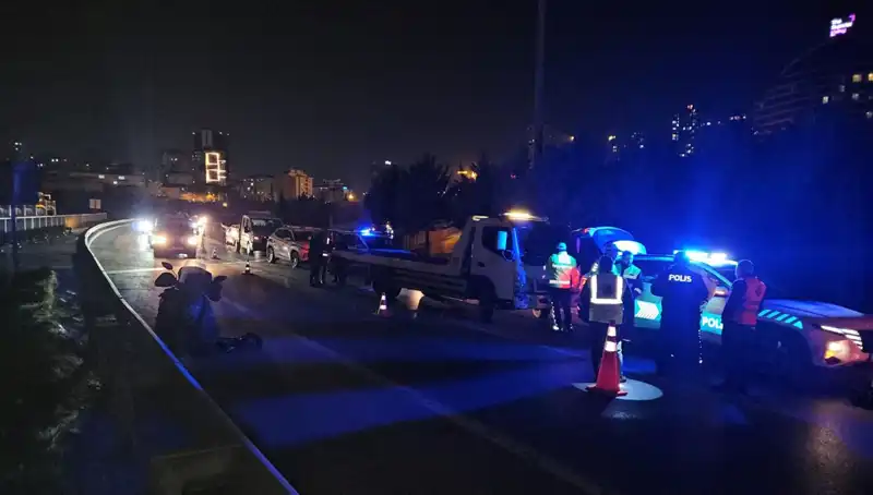 TEM Otoyolu'nda Şok Eden Kaza: Yatan Kişi Metrelerce Sürüklendi
