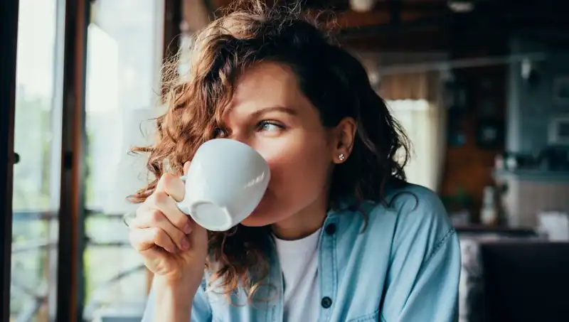 48 Yaşındaki Kadının Kahve Alışkanlığı Sağlığını Tehlikeye Attı mı?