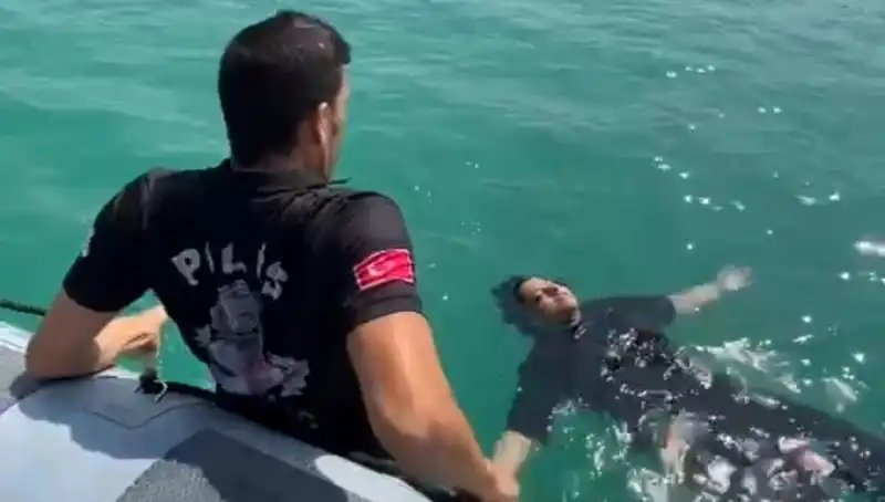 Baraj Gölüne Düşen Kadını Gemi Adamları Cağırdı, Kurtarılması Hayat Kurtardı!