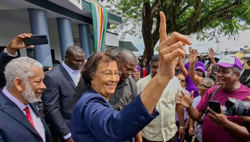 Surinam'da Tarih Yazıldı: İlk Kadın Devlet Başkanı Seçildi