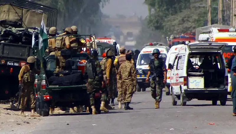 Pakistan'da Camiye Yönelik Bombalı Saldırı: 4 Yaralı