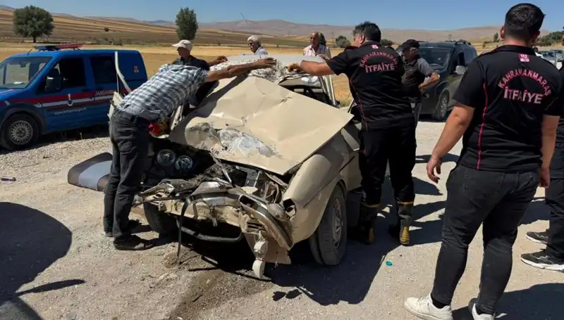 Kahramanmaraş’ta Kamyonet ve Otomobil Çarpışması: Kaza Anında Yaşananlar