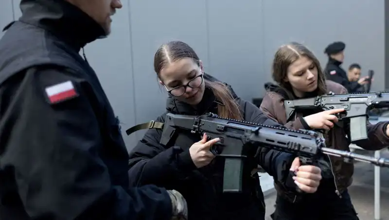 Polonya’da Askeri Eğitim Programları: Siviller Savaşa Hazırlanıyor!
