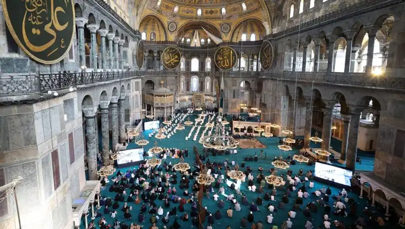 Ayasofya'nın Tarihi Kapısını Kıran Sanığa Hapis Cezası Verildi