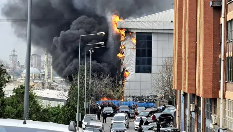 Başakşehir’deki Sanayi Sitesinde Korkutan Yangın: Olay Anı ve Detaylar