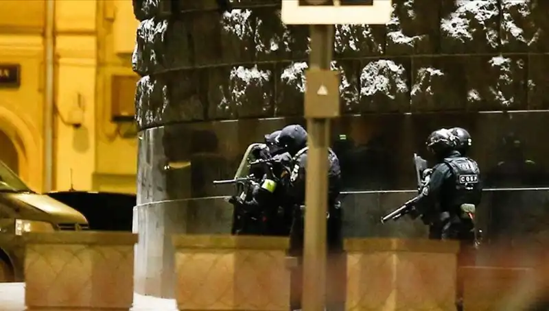 Rusya'da Çatıdan Rastgele Ateş Açan Kişi, Şehirde Korku Saçtı