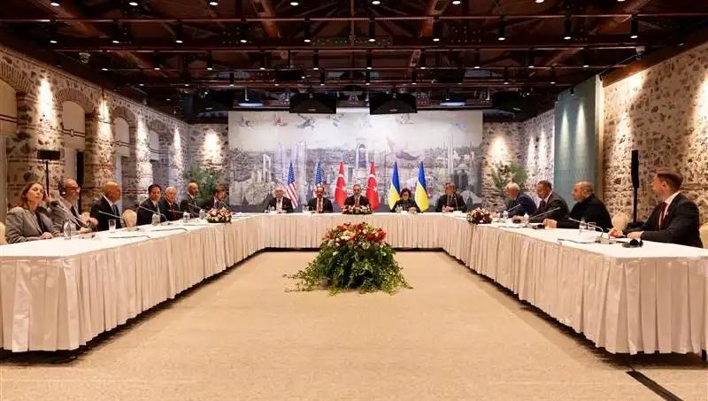 Barış Masasında Kilit An: Üçlü Toplantının İlk Gününden Gelişmeler