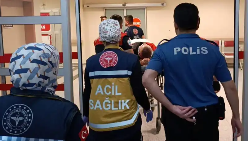 Polis Ekiplerinin Kaza Anı: İki Yaralı ve Merak Edilenler