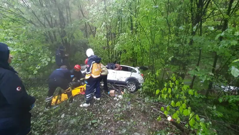 Direksiyon Hakimiyetini Kaybeden Araç Ormana Uçtu: Korkunç Kaza Bilançoları