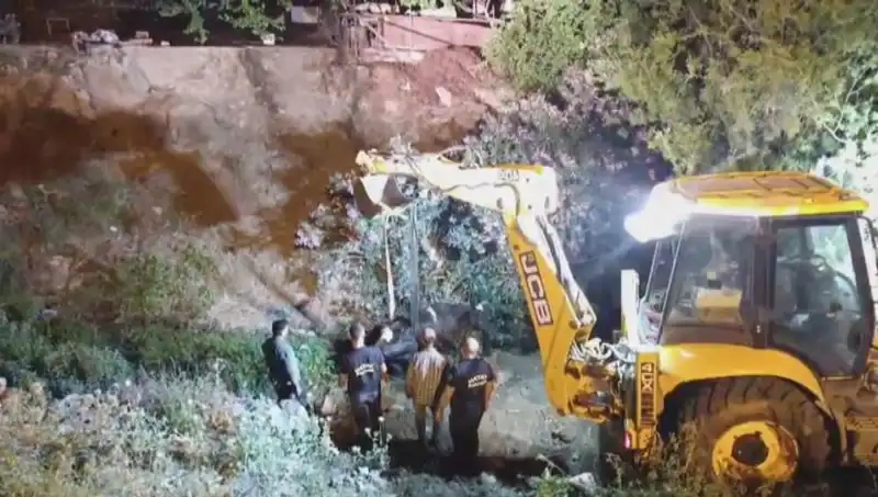 Hatay'da İneğin Hayatını Kurtarmak İçin Zorlu Operasyon Gerçekleşti